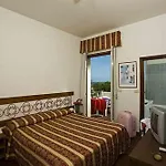 Alexander Hotel