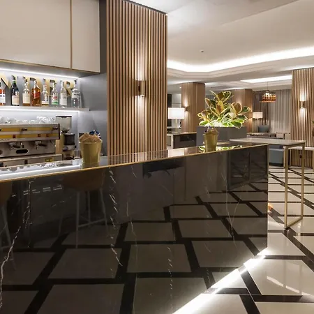 Alexander Hotel