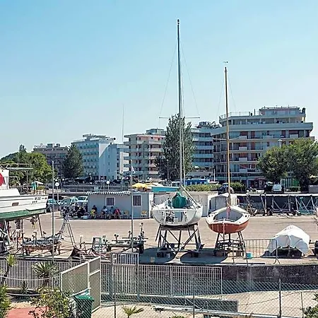 Alexander Hotel 3*