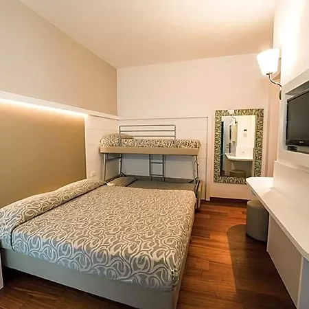 Alexander Hotel 3*