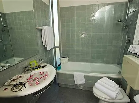 Alexander Hotel