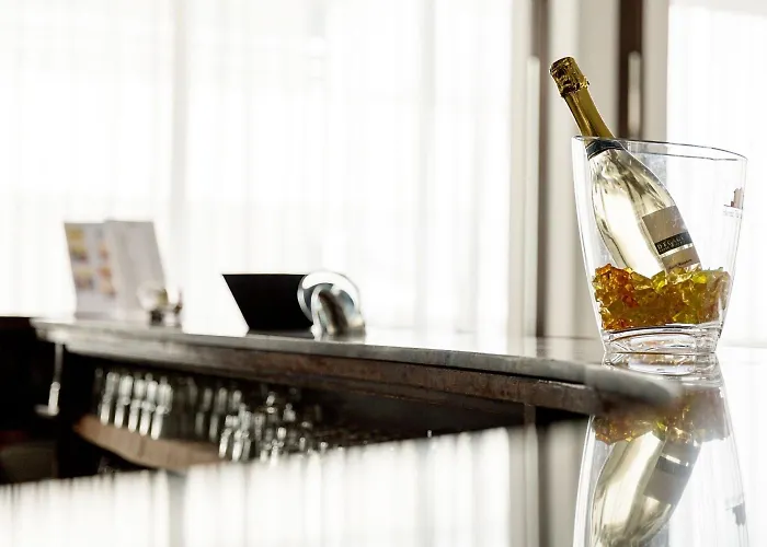 Отель Alexander